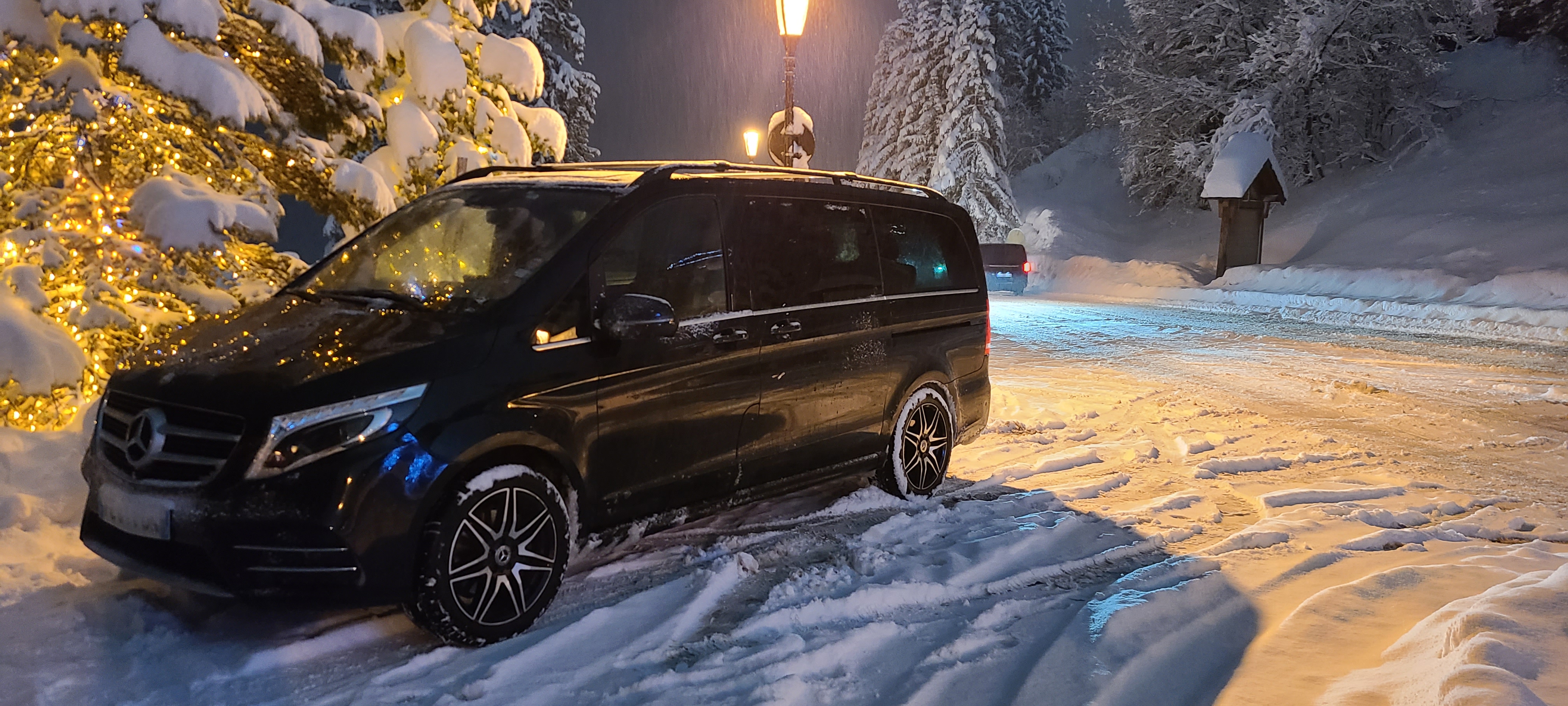 Mercedes V nuit neige Noël